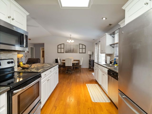 210 Shady Spring Way, Wellford, SC 29385