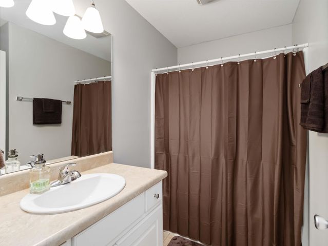 210 Shady Spring Way, Wellford, SC 29385