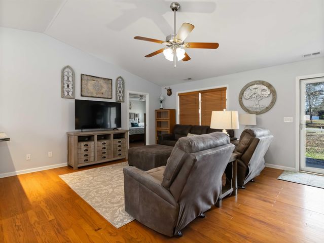 210 Shady Spring Way, Wellford, SC 29385