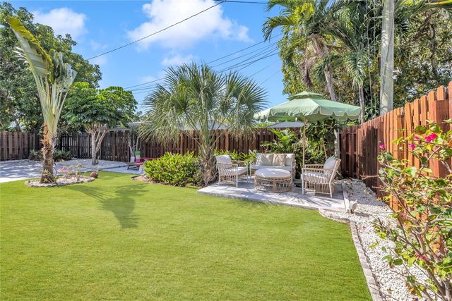 2412 NE 4th Street W, Pompano Beach, FL 33062