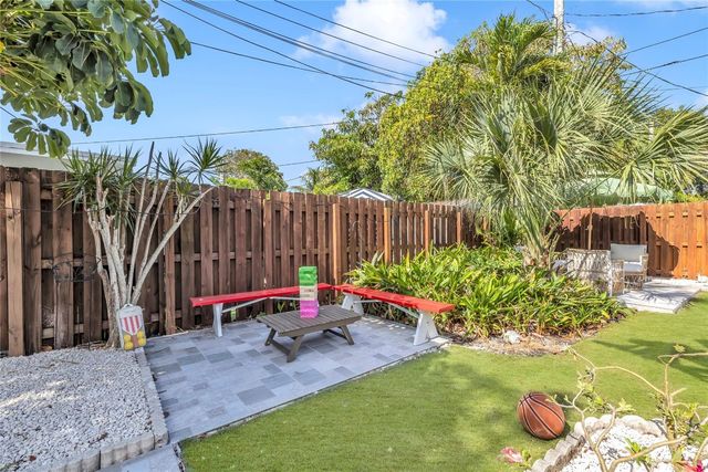 2412 NE 4th Street W, Pompano Beach, FL 33062