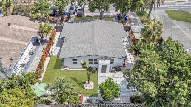 2412 NE 4th Street W, Pompano Beach, FL 33062