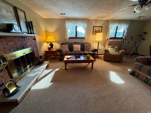 10878 S Elm Street, Bunker Hill, IN 46914