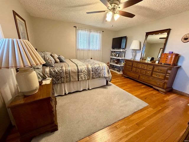 10878 S Elm Street, Bunker Hill, IN 46914