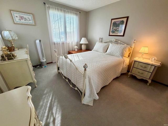 10878 S Elm Street, Bunker Hill, IN 46914