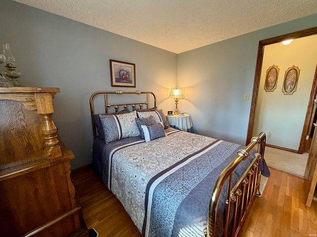 10878 S Elm Street, Bunker Hill, IN 46914