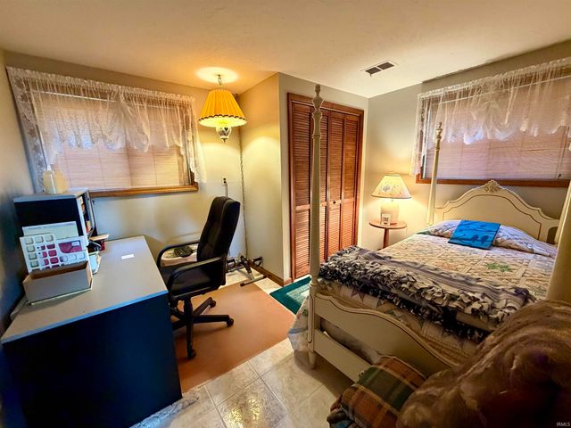 10878 S Elm Street, Bunker Hill, IN 46914