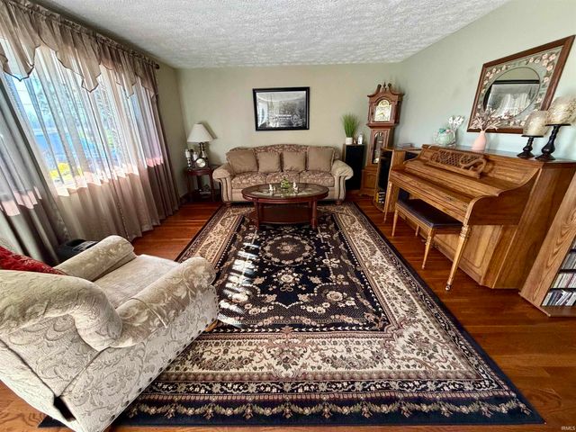 10878 S Elm Street, Bunker Hill, IN 46914