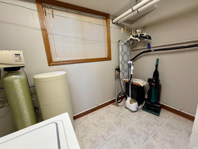 10878 S Elm Street, Bunker Hill, IN 46914