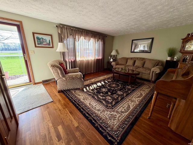 10878 S Elm Street, Bunker Hill, IN 46914