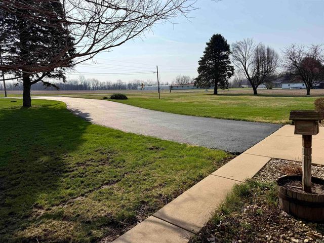 10878 S Elm Street, Bunker Hill, IN 46914