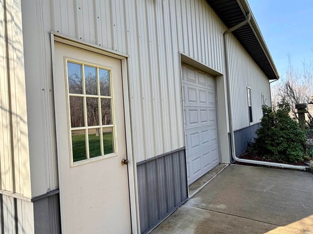 10878 S Elm Street, Bunker Hill, IN 46914