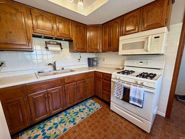 10878 S Elm Street, Bunker Hill, IN 46914