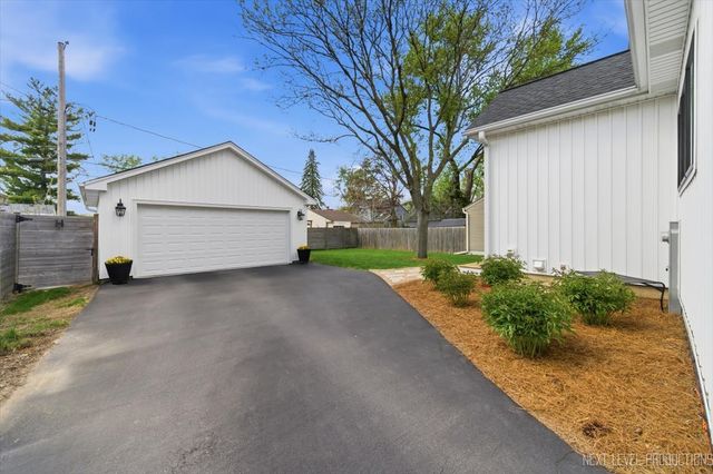 728 N Lincoln Avenue, Geneva, IL 60134