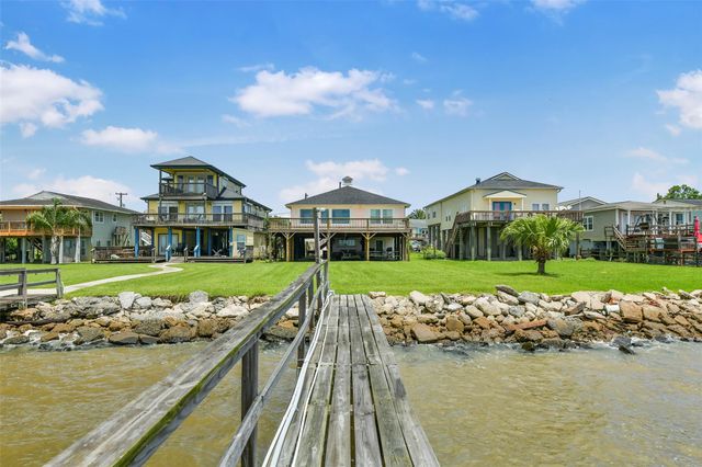 1521 John Street, San Leon, TX 77539