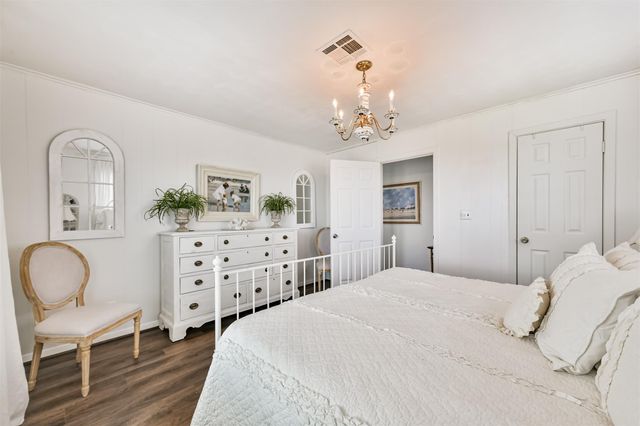 1521 John Street, San Leon, TX 77539