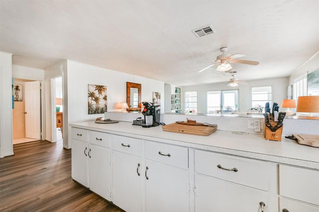 1521 John Street, San Leon, TX 77539