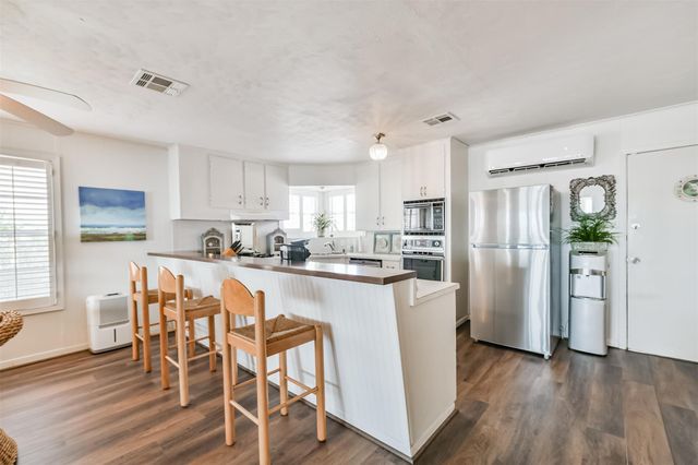 1521 John Street, San Leon, TX 77539
