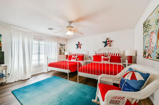 1521 John Street, San Leon, TX 77539