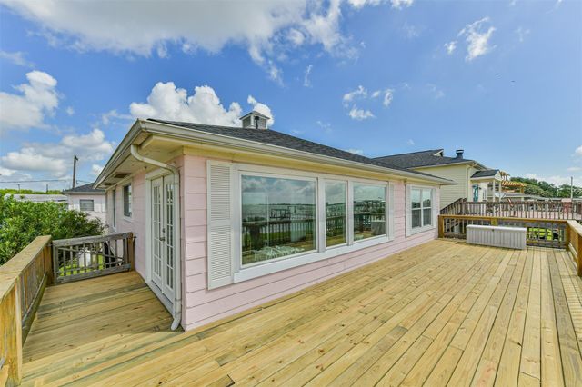 1521 John Street, San Leon, TX 77539