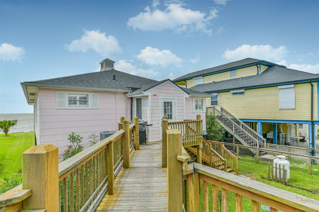 1521 John Street, San Leon, TX 77539