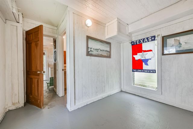 1521 John Street, San Leon, TX 77539