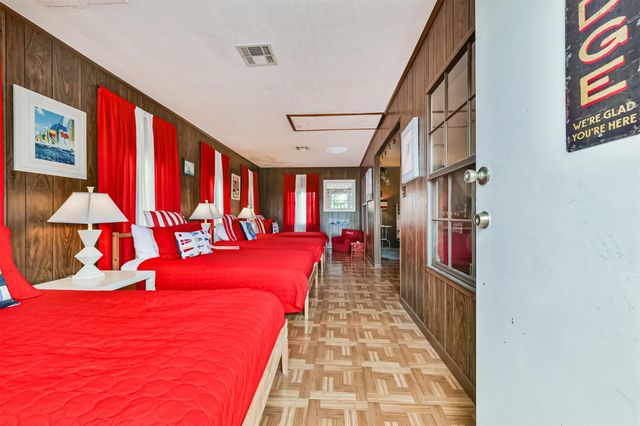 1521 John Street, San Leon, TX 77539