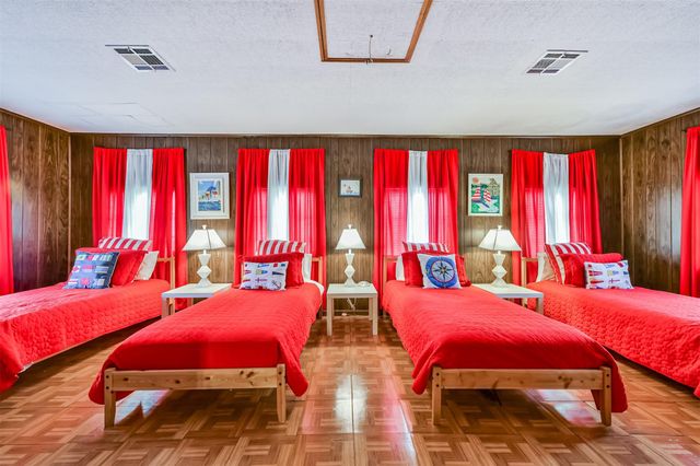 1521 John Street, San Leon, TX 77539