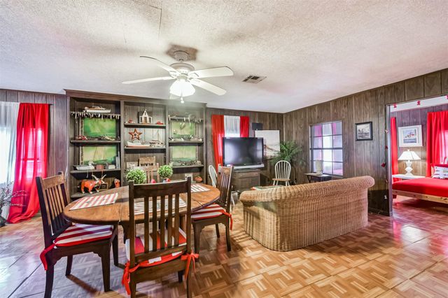1521 John Street, San Leon, TX 77539