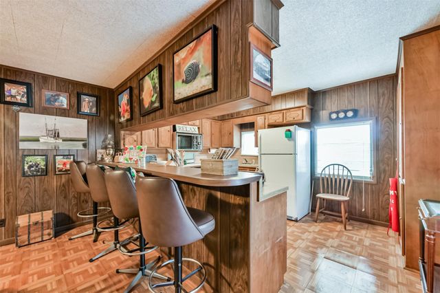 1521 John Street, San Leon, TX 77539