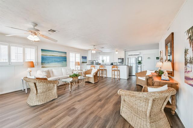1521 John Street, San Leon, TX 77539