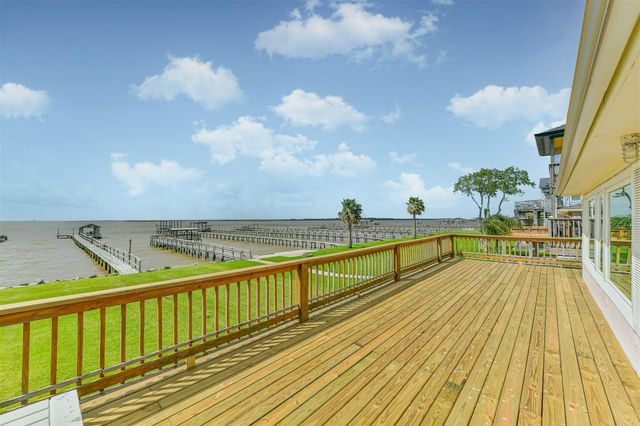 1521 John Street, San Leon, TX 77539