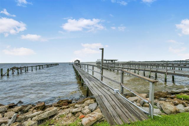 1521 John Street, San Leon, TX 77539