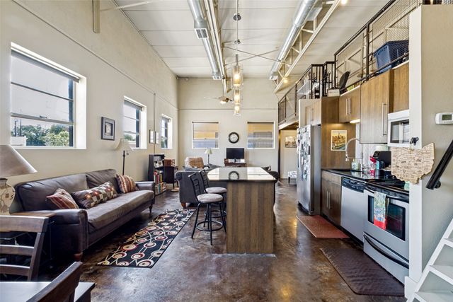 215 N Walton Street 1, Dallas, TX 75226