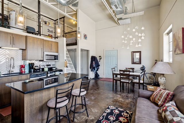 215 N Walton Street 1, Dallas, TX 75226