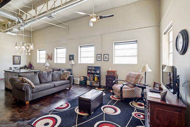 215 N Walton Street 1, Dallas, TX 75226