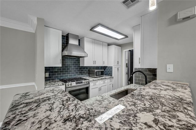 29832 Lenox Drive 227, Westlake, OH 44145