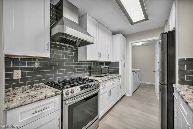 29832 Lenox Drive 227, Westlake, OH 44145