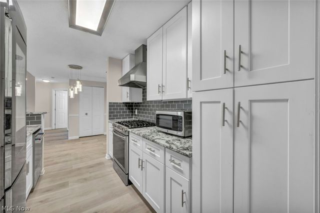 29832 Lenox Drive 227, Westlake, OH 44145