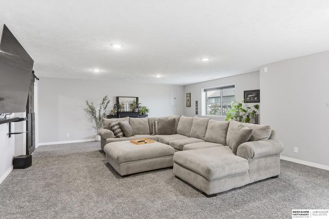 5124 N 180th Avenue, Elkhorn, NE 68022