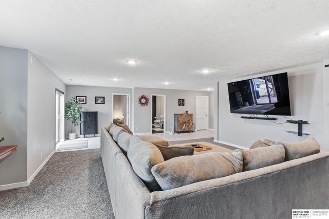 5124 N 180th Avenue, Elkhorn, NE 68022