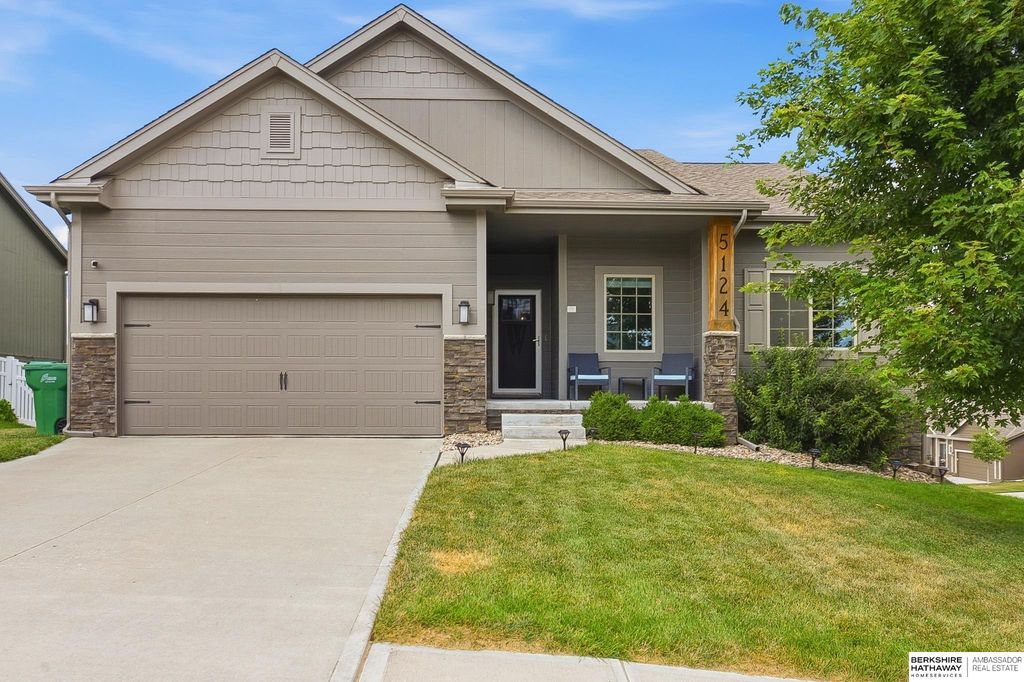 5124 N 180th Avenue, Elkhorn, NE 68022