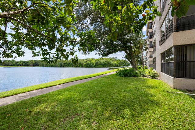2768 CARAMBOLA Circle S 101, Coconut Creek, FL 33066