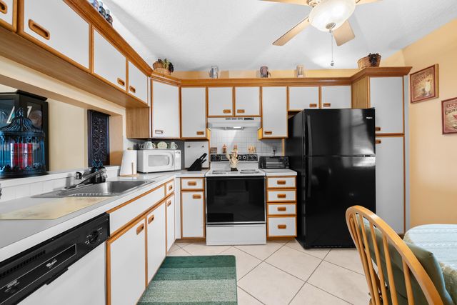 2768 CARAMBOLA Circle S 101, Coconut Creek, FL 33066