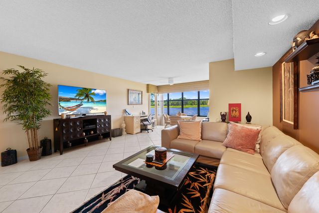 2768 CARAMBOLA Circle S 101, Coconut Creek, FL 33066