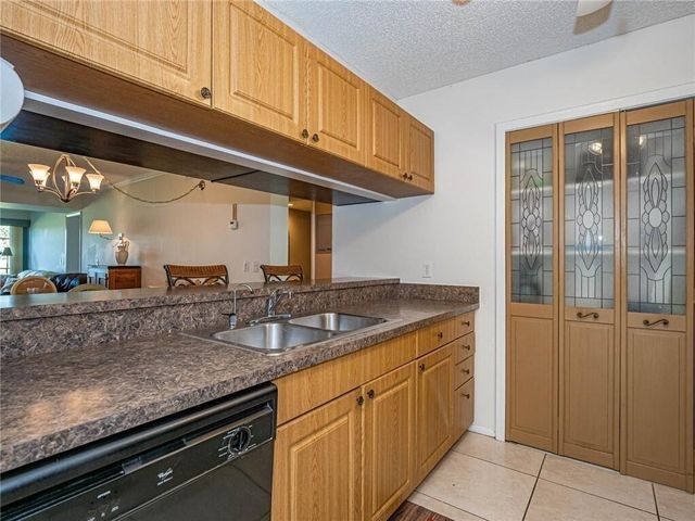 32 Plantation Drive 103, Vero Beach, FL 32966