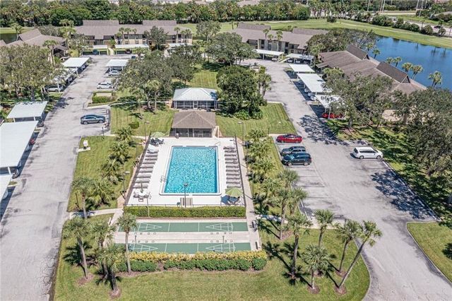 32 Plantation Drive 103, Vero Beach, FL 32966