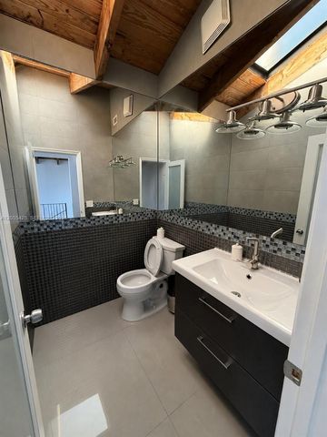 313 Hendricks Isle 4, Fort Lauderdale, FL 33301