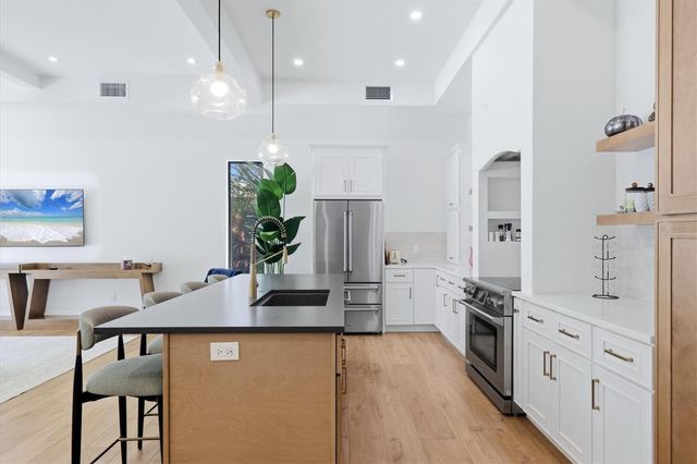 2538 TRINIDAD STREET, Sarasota, FL 34231