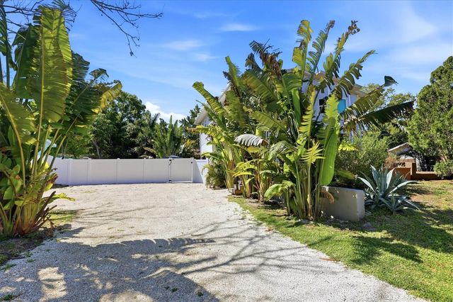 2538 TRINIDAD STREET, Sarasota, FL 34231